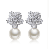 Crystal Cluster Pearl Earrings [2 Variants]