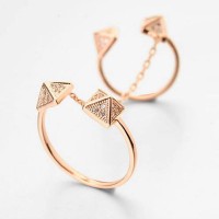 Chained Crystal Pyramids Total Finger Ring